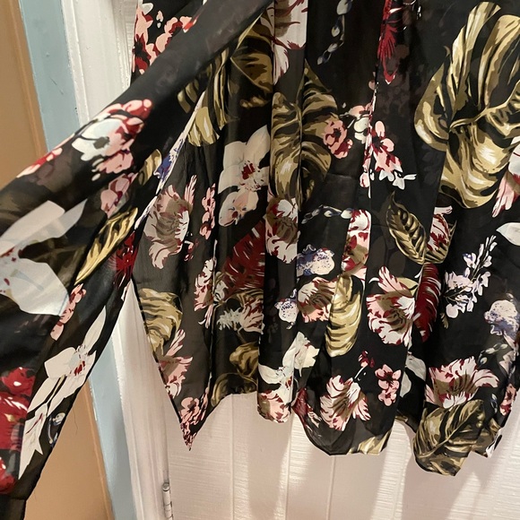 NWOT Walter Baker Tulum CAFTAN Black with Florals One Size fits most - Picture 8 of 8